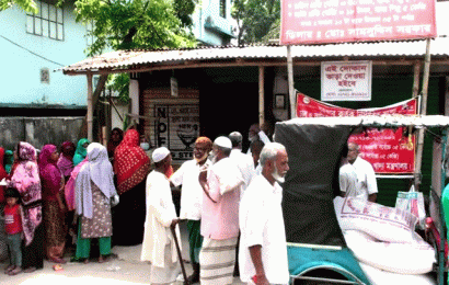 কালো বাজারের জন্য মজুদ ওএমএস এর চাল ও আটা উদ্ধার