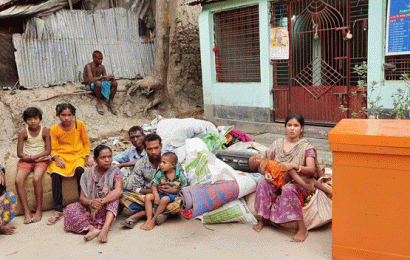 সোয়া ৩ লাখেও ৮০ হাজার টাকার ঋন শোধ না হওয়ায় বাড়ি দখল