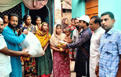 মরুর পাশে পরিবেশ কর্মী