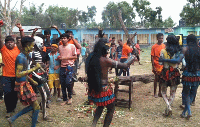 গুরুদাসপুরে তিনশ’ বছরের ঐতিহ্যবাহী চড়ক পূজা