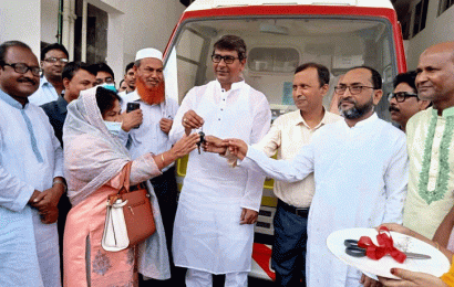 সদর হাসপাতালে লাইফ সাপোর্ট এ্যাম্বুলেন্স হস্তান্তর