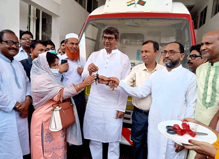 সদর হাসপাতালে লাইফ সাপোর্ট এ্যাম্বুলেন্স হস্তান্তর