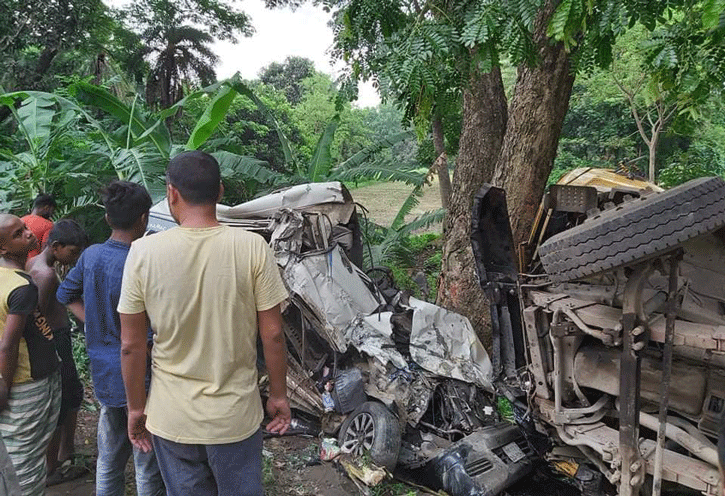 ট্রাক-মাইক্রোবাস সংঘর্ষে চালকসহ নিহত ২ ট্রাক-মাইক্রোবাস সংঘর্ষে চালকসহ নিহত ২