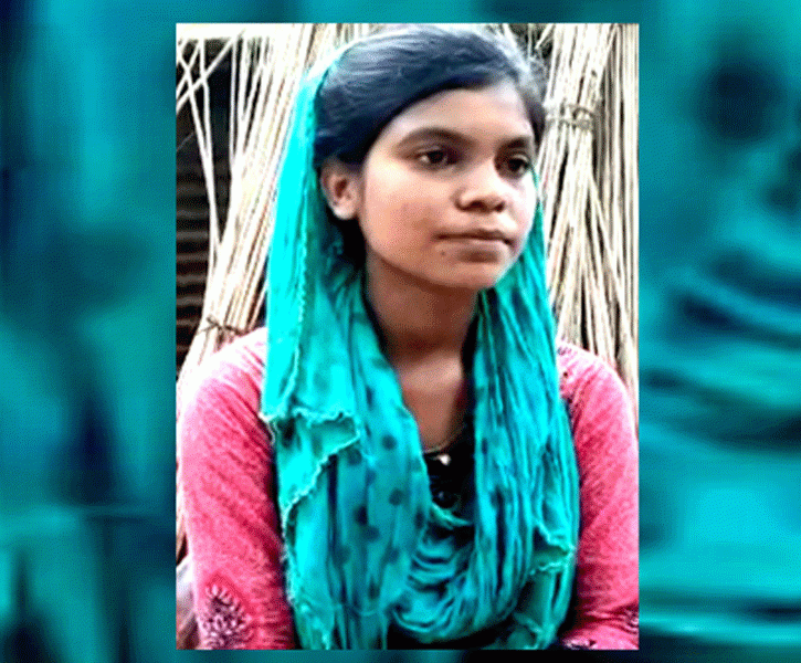 হেঁটে স্কুলে যাচ্ছে পূর্ণিমা! হেঁটে স্কুলে যাচ্ছে পূর্ণিমা!