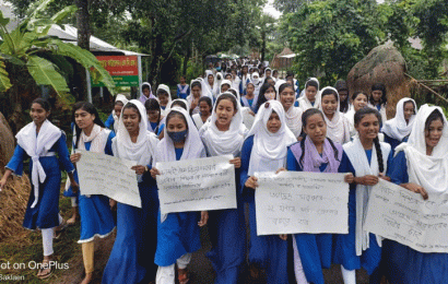 বড়াইগ্রামে শিক্ষক লাঞ্চিত, শিক্ষার্থী-স্বাশিপ এর বিক্ষোভ ও প্রতিবাদ