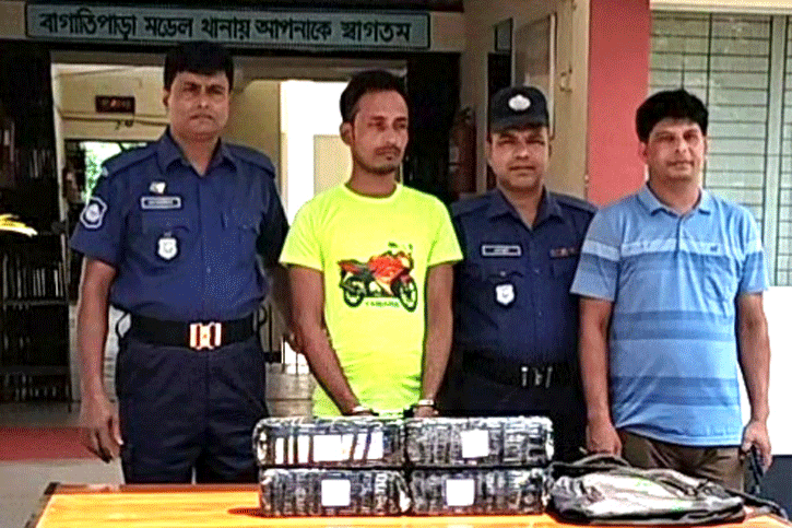 বাগাতিপাড়ায় ৬ কেজি গাঁজাসহ যুবক আটক!