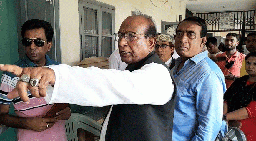 এমপি’র নির্দেশে ভেঙ্গে ফেলা হলো মৎস্য অফিসের নির্মানাধীন প্রশিক্ষণ কক্ষ
