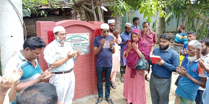 বনপাড়া পৌরসভায় সড়ক পাঁকা করণ কাজের উদ্বোধন