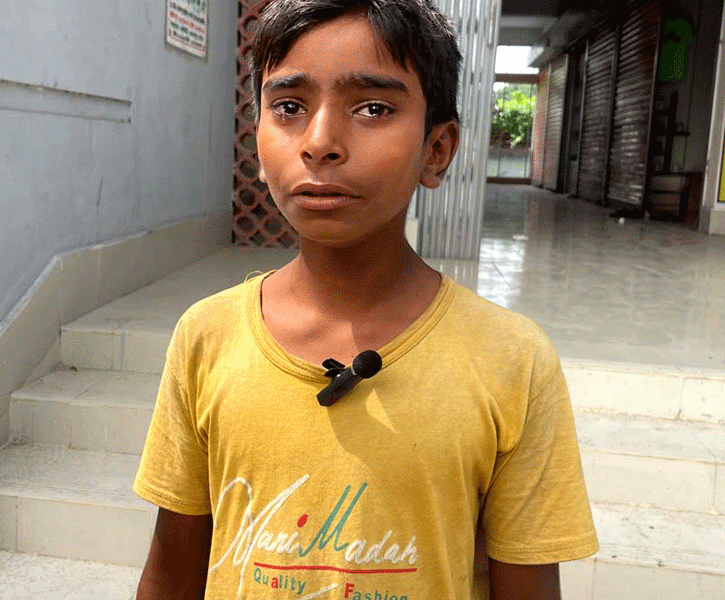 কিশোরের গলায় ছুঁড়ি ঠেকিয়ে ভ্যান ছিনতাইয়ের অভিযোগ!