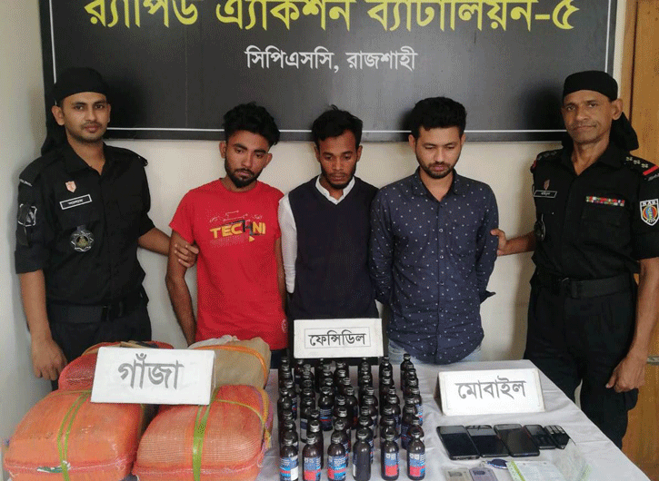 দু’টি প্রাইভেট কারে কুমিল্লা থেকে  রাজশাহীতে মাদক পাচারের সময় ৩ যুবক গ্রেপ্তার