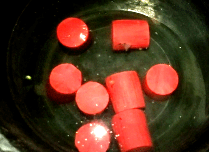 নাটোরের ডাঙ্গাপাড়ায় ৫টি শক্তিশালী বোমা বিস্ফোরণ॥ ৮টি বোমা উদ্ধার॥বিএনপি কর্মী আটক