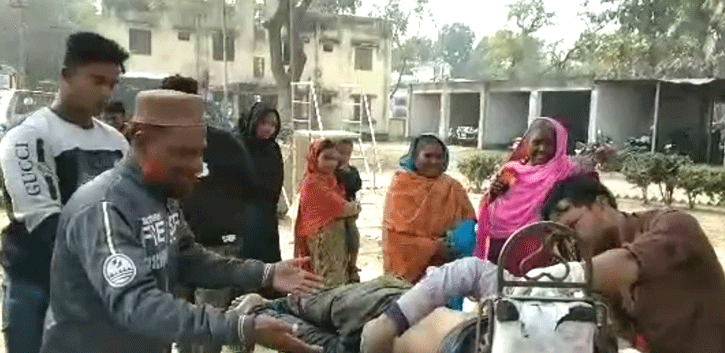 পুকুরে বোমা কালামের মরদেহ॥ সৎ ছেলে আটক,স্ত্রী পলাতক পুকুরে বোমা কালামের মরদেহ॥ সৎ ছেলে আটক,স্ত্রী পলাতক