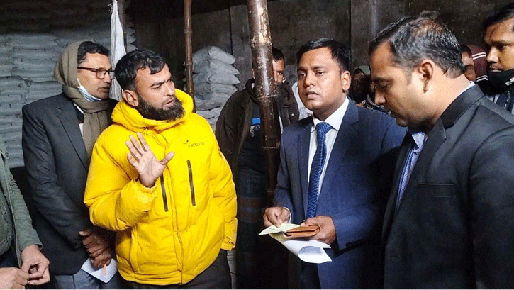 সিংড়ায় সার বিক্রেতার ৫০ হাজার টাকা জরিমানা