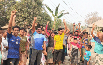 বঙ্গবন্ধু ও প্রধানমন্ত্রীর ছবি ভাংচুরের প্রতিবাদে বিক্ষোভ