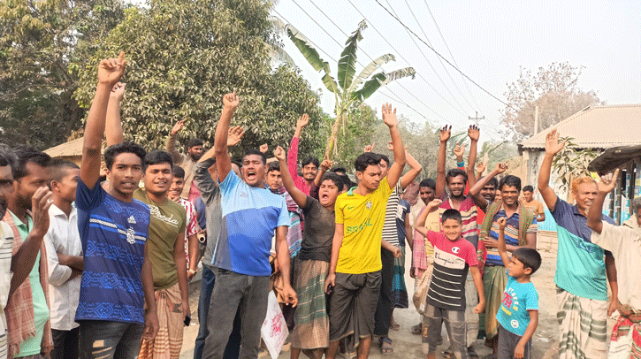 বঙ্গবন্ধু ও প্রধানমন্ত্রীর ছবি ভাংচুরের প্রতিবাদে বিক্ষোভ