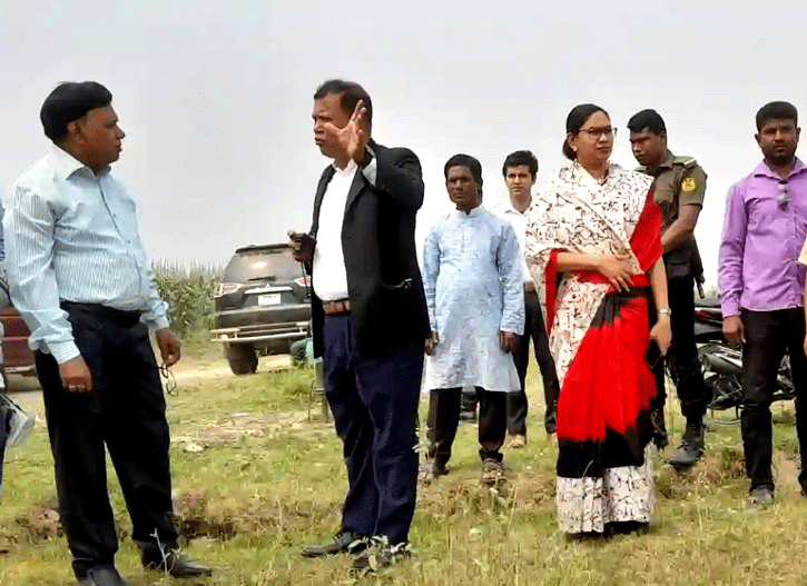 পদ্মার চরে প্রস্তাবিত অর্থনৈতিক অঞ্চল পরিদর্শনে বেজা চেয়ারম্যান
