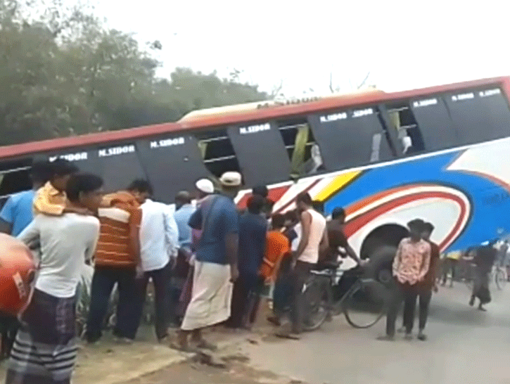 নাটোরে বাস চাপায় মোটর সাইকেল চালক নিহত