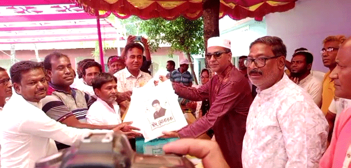 নলডাঙ্গায় আ’লীগ নেতাকর্মিদের মাঝে এমপি শিমুলের ঈদ উপহার