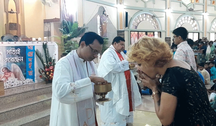 বড়াইগ্রামের ৬ খ্রিস্টান ধর্মপল্লীতে ইস্টার সানডে পালন