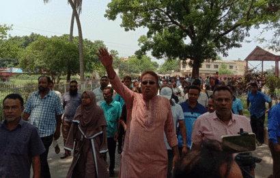 নর্থ বেঙ্গল সুগার মিলে ৫দফা দাবি আদায়ে গেট মিটিং