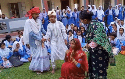 বাগাতিপাড়ায় স্কুলে শিক্ষার্থীদের নাটিকা মঞ্চায়ন