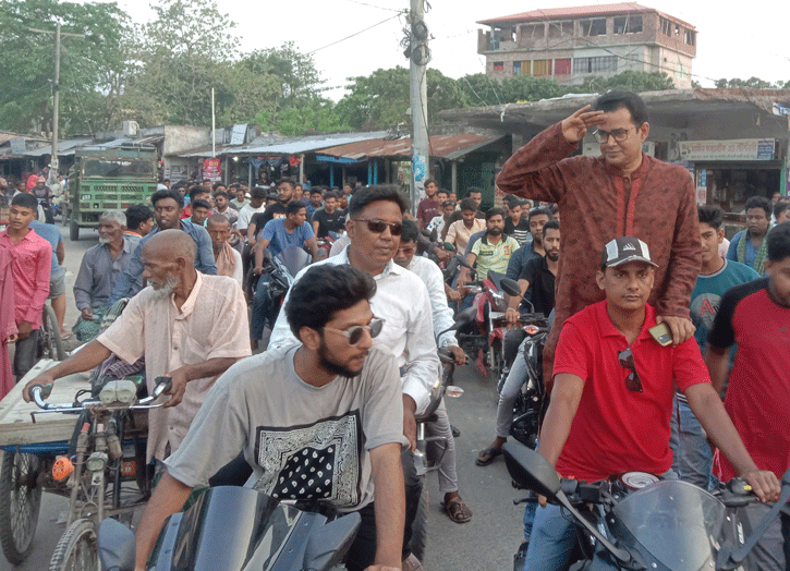 লালপুরে মনোনয়ন প্রত্যাশী আ’লীগ নেতার মোটর শোভাযাত্রা