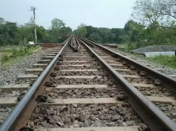 বাগাতিপাড়ায় ট্রেনে কেটে প্রতিবন্ধি যুবক নিহত বাগাতিপাড়ায় ট্রেনে কেটে প্রতিবন্ধি যুবক নিহত