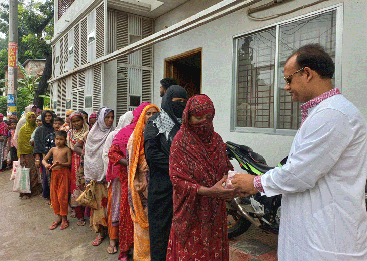 সুবিধাবঞ্চিত পরিবারের মাঝে কোরবানির মাংস বিতরণ