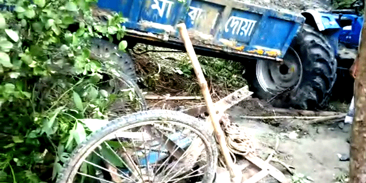 লালপুরে মাটিবাহি ট্রাক্টর চাপায় দুই বৃদ্ধা নিহত লালপুরে মাটিবাহি ট্রাক্টর চাপায় দুই বৃদ্ধা নিহত