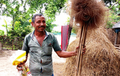 শিকারীর মুচলেকায় ছাড়া পেল বন্দি ১১পাখী