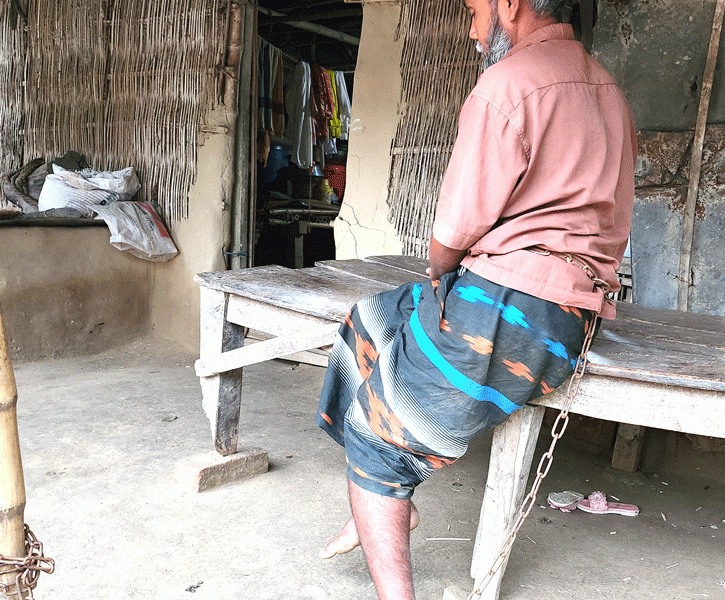 সুদের টাকা না দেওয়ায় কৃষককে শিকলবন্দী