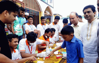 প্রাইমারী শিক্ষার্থীদের বিনামূল্যে রক্তের গ্রুপ নির্ণয়