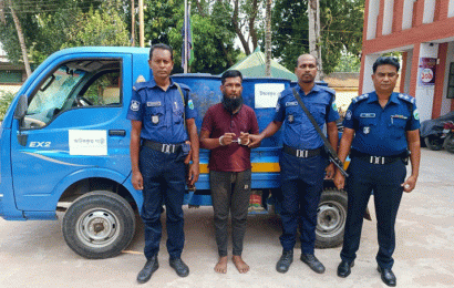 নলডাঙ্গায় চুরি হওয়া ভোজ্য তেল ও পিকআপ সহ আটক-১