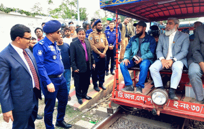 নাটোরে রেলপথে নাশকতা রোধে নিরাপত্তা ব্যবস্থা পর্যবেক্ষণ