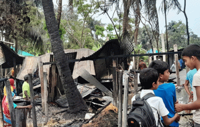 আগুনে আশ্রয়ণ প্রকল্পের ১৭ ঘর পুড়ে ছাই