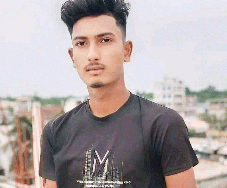 লালপুরে ভরাট বোঝাই ট্রাক্টর উল্টে চালক নিহত