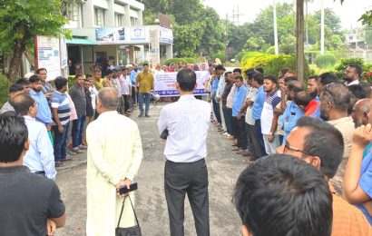 নাটোরে পল্লী বিদ্যুৎ সমিতির কর্মবিরতী